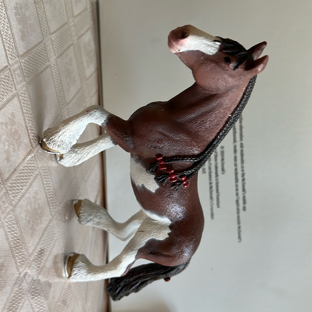 Schleich Horse #13809 Farm World Clydesdale Mare Draft Horse Red Ribbon